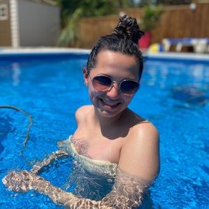 Meet your Posher, Danielle